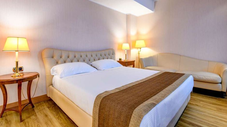 Hotel Master Room