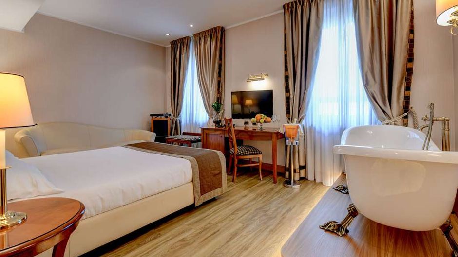 Hotel Master Suite