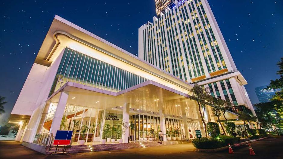 JS Luwansa Hotel & Convention Center Exterior