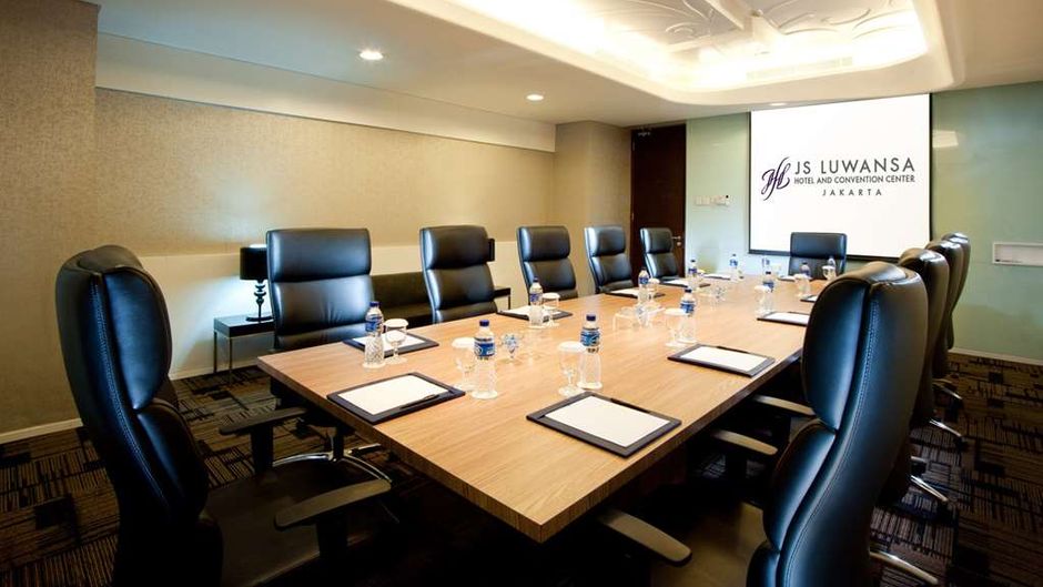 JS Luwansa Hotel & Convention Center Meeting