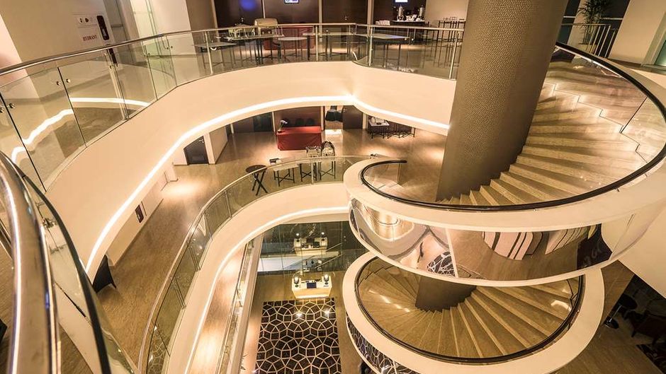 JS Luwansa Hotel & Convention Center Lobby