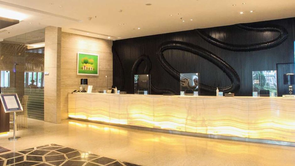 JS Luwansa Hotel & Convention Center Lobby