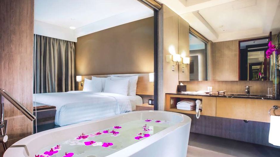 JS Luwansa Hotel & Convention Center Room