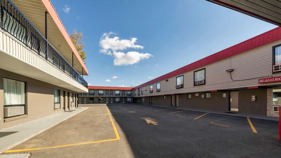 Econo Lodge Inn and Suites Medicine Hat Other