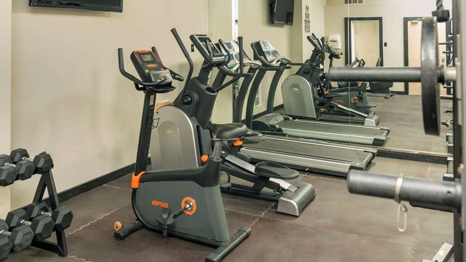 Econo Lodge Inn and Suites Medicine Hat Health