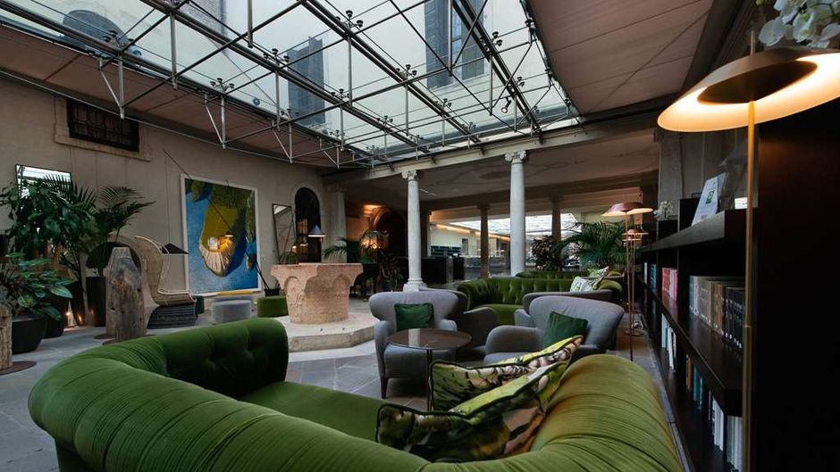 Hotel Monaco & Grand Canal Lobby