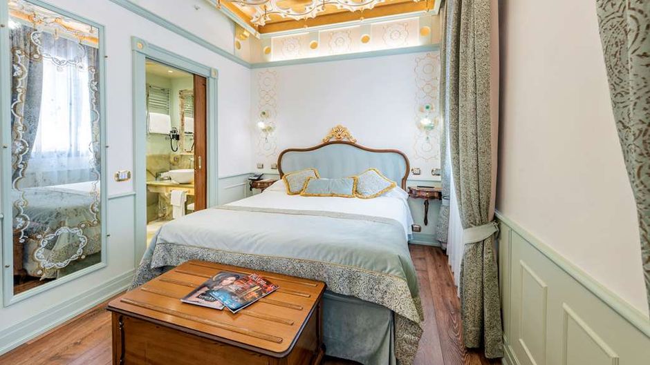 Hotel Monaco & Grand Canal Room