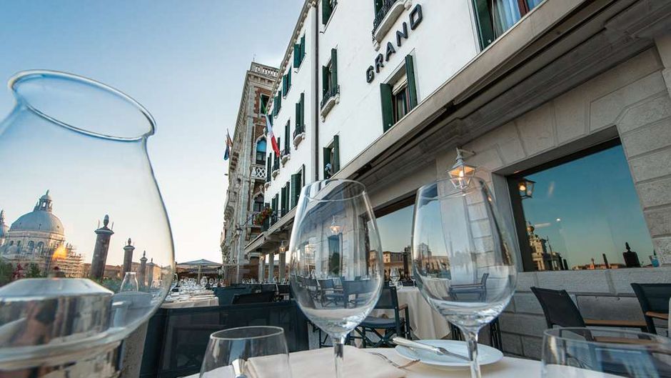 Hotel Monaco & Grand Canal Exterior