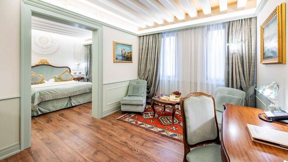 Hotel Monaco & Grand Canal Suite