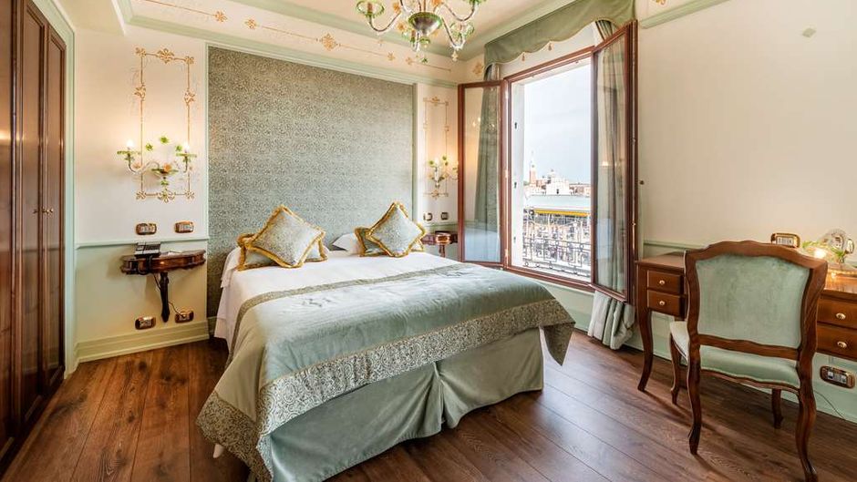Hotel Monaco & Grand Canal Room