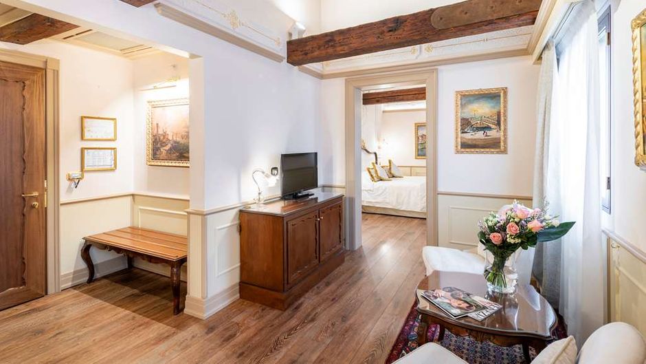Hotel Monaco & Grand Canal Suite