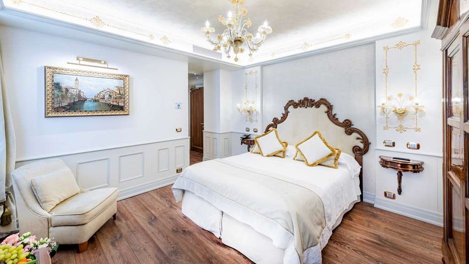 Hotel Monaco & Grand Canal Room