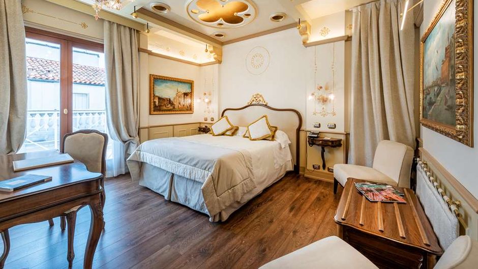 Hotel Monaco & Grand Canal Room