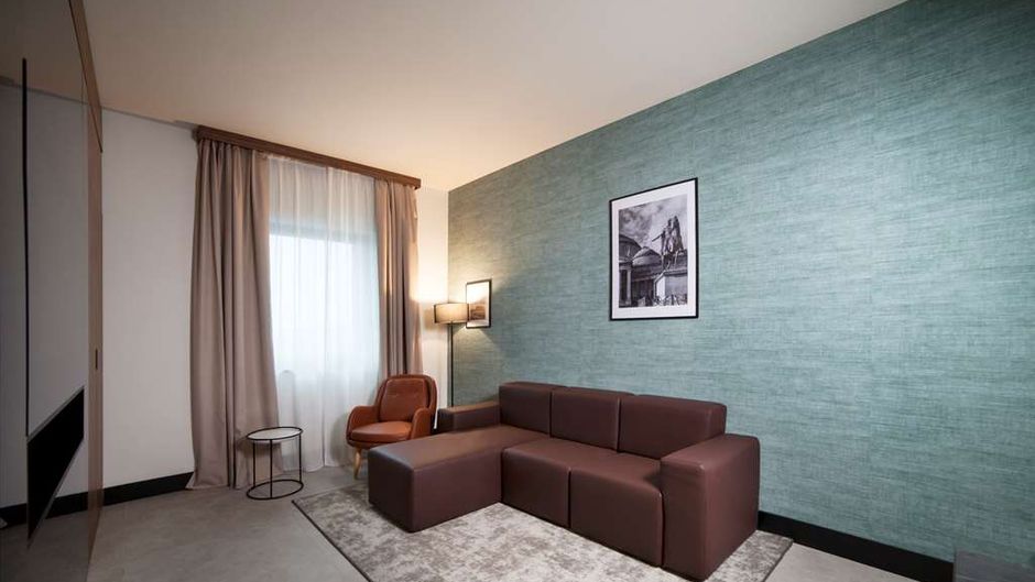 Radisson Hotel Naples Nola Suite