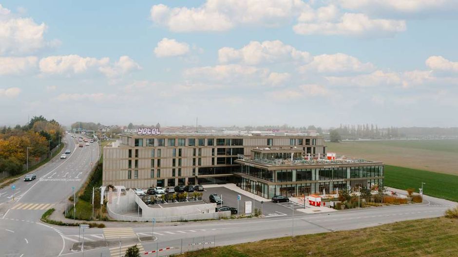 YOTEL Geneva Lake Exterior