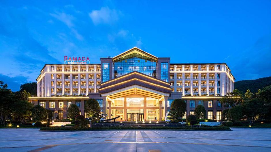 Ramada by Wyndham Zengjiashan Resort Exterior