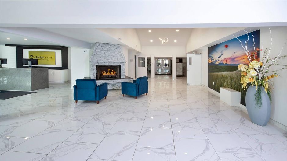Clarion Pointe Medicine Hat Lobby