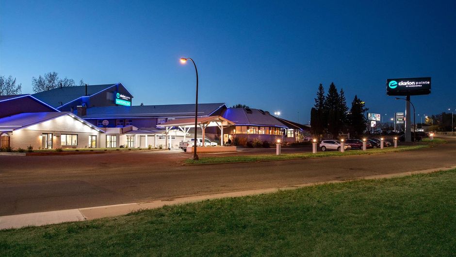 Clarion Pointe Medicine Hat Exterior