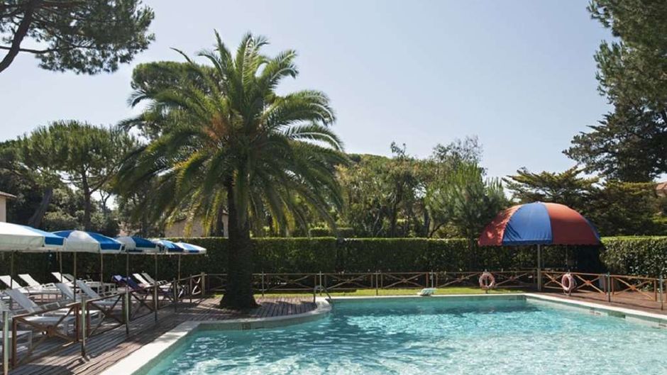 Augustus Hotel & Resort Pool