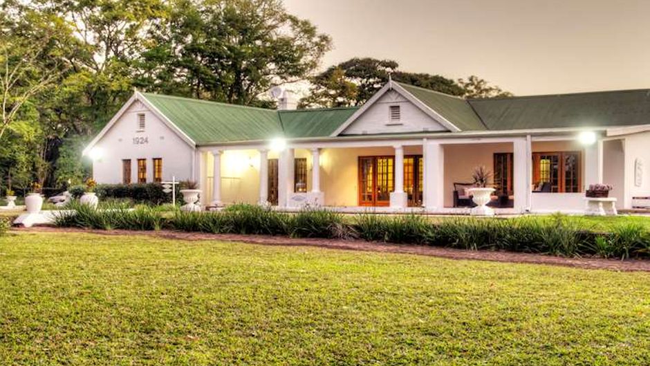 Nut Grove Manor Exterior