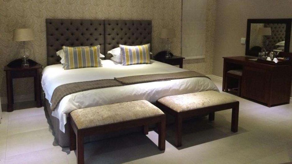Nut Grove Manor Room