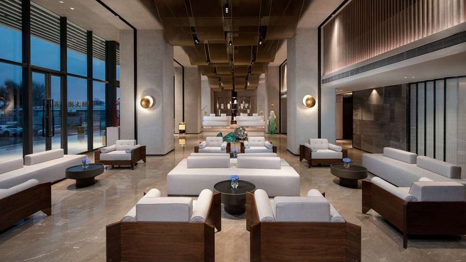 Ramada by Wyndham Double Moon Bay Lobby