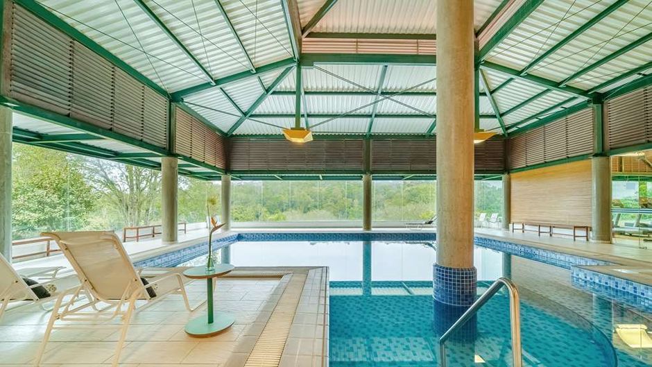 Almenat Embu das Artes, Tapestry Coll Pool