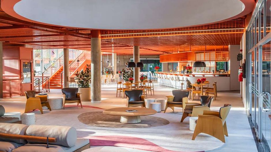 Almenat Embu das Artes, Tapestry Coll Lobby