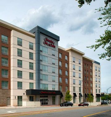 Hampton Inn & Suites Greensboro Downtown