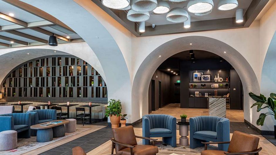 Westley Calgary Downtown, Tapestry Colle Lobby