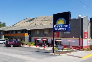 Days Inn & Suites by Wyndham Downtown
