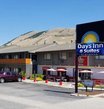 Days Inn & Suites by Wyndham Downtown