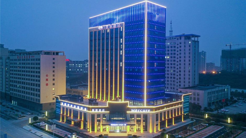 Mercure Xinyang East Railway Station Exterior