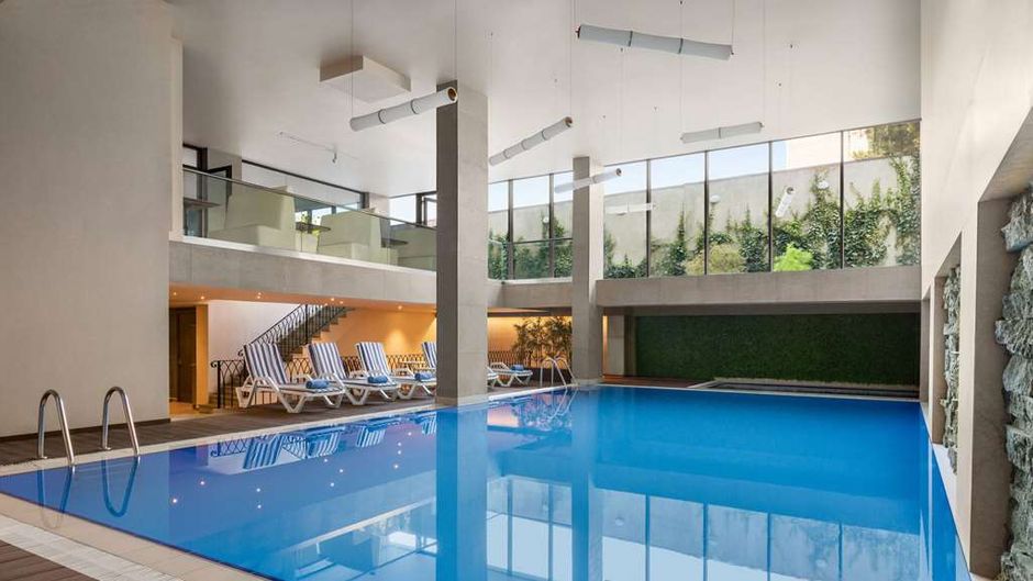 Ramada by Wyndham Tbilisi Old City Pool