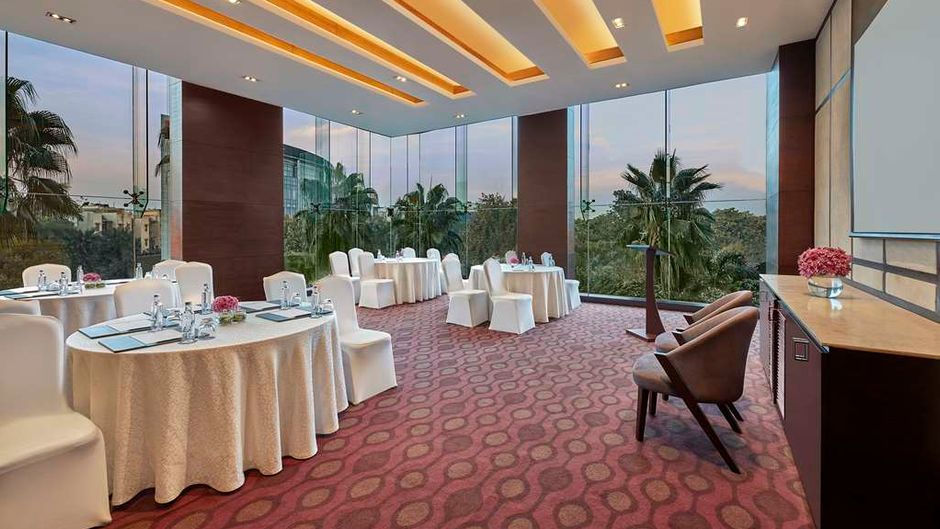 DoubleTree Hilton Gurugram Baani Square Meeting
