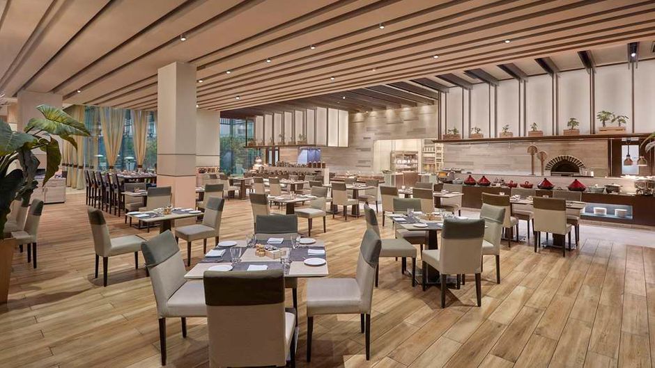 DoubleTree Hilton Gurugram Baani Square Restaurant