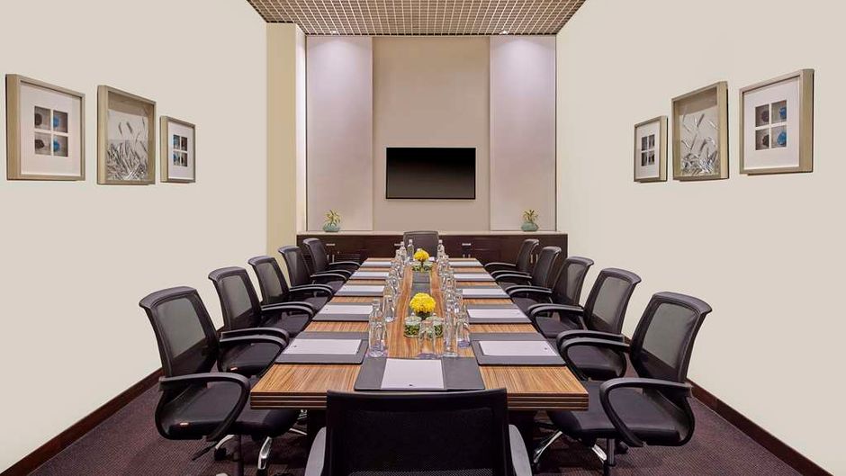 DoubleTree Hilton Gurugram Baani Square Meeting