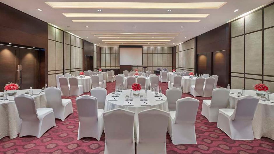 DoubleTree Hilton Gurugram Baani Square Meeting