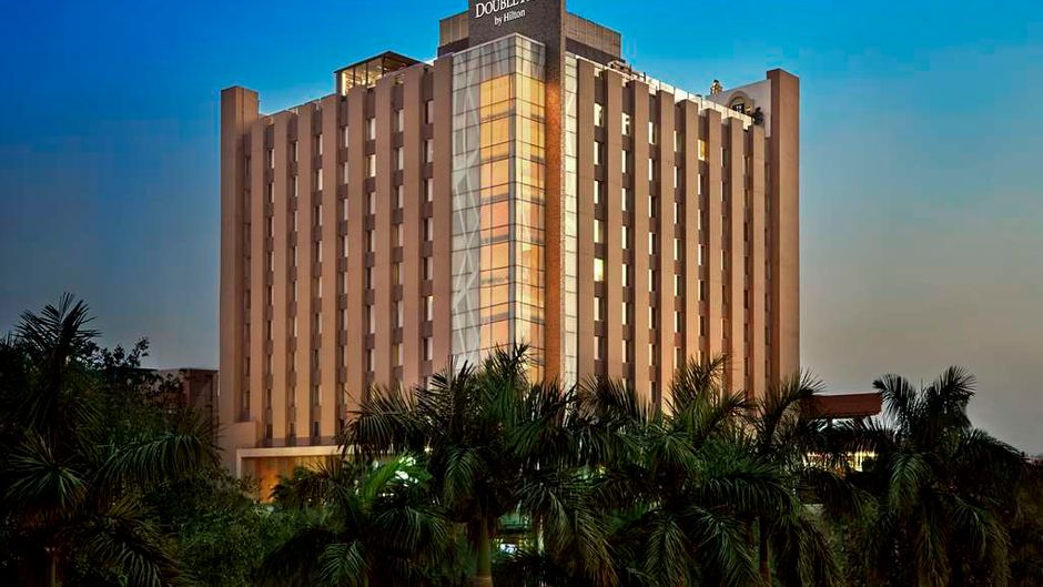 DoubleTree Hilton Gurugram Baani Square Exterior
