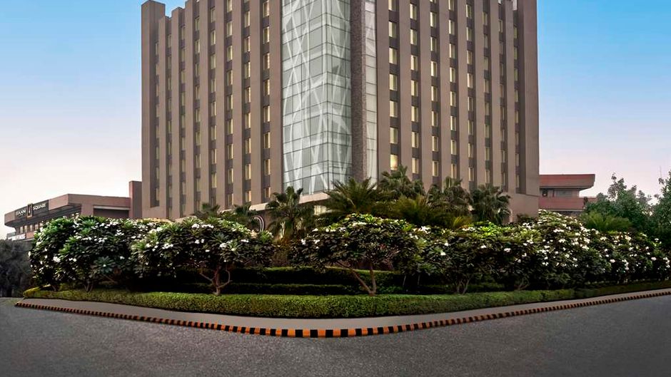 DoubleTree Hilton Gurugram Baani Square Exterior