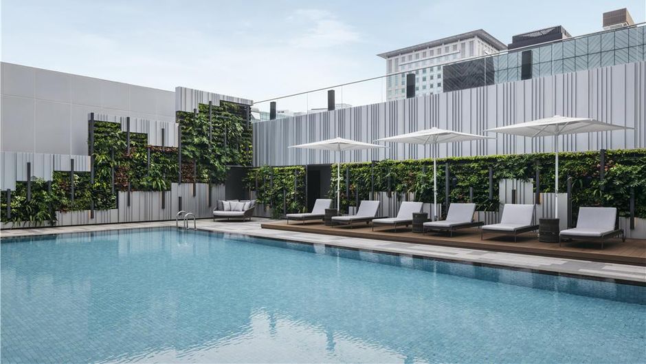 Hilton Singapore Orchard Pool