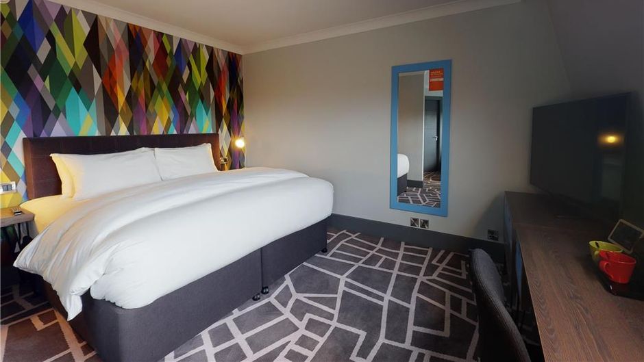 Village Hotel Bracknell Room