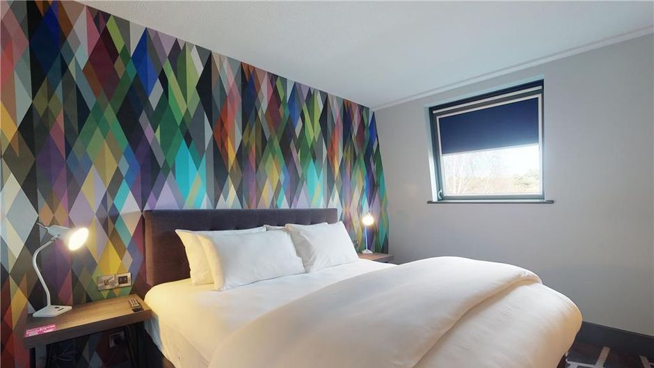 Village Hotel Bracknell Room