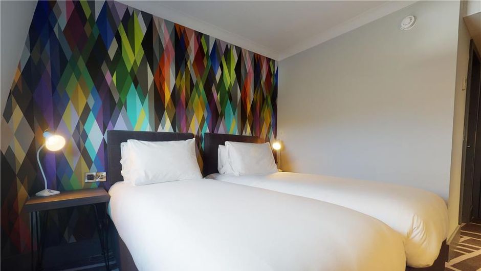 Village Hotel Bracknell Room