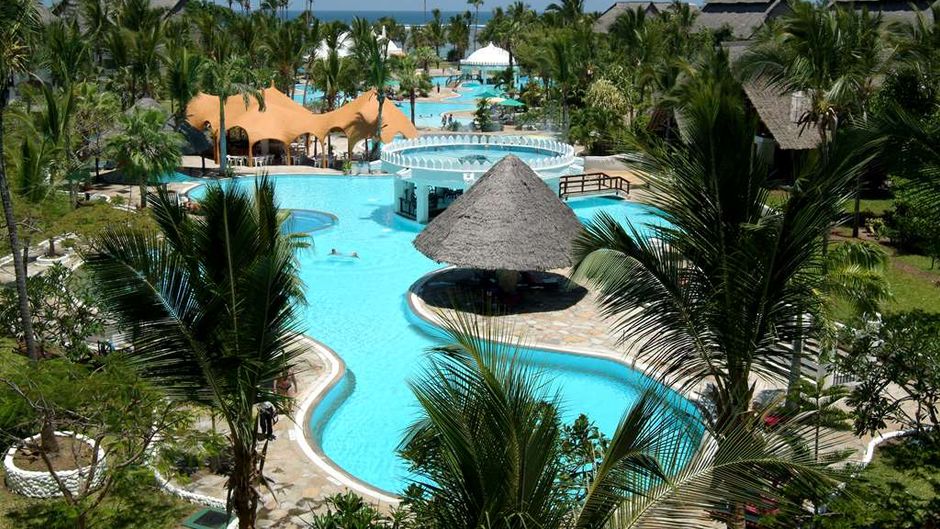 Southern Palms Beach Resort Exterior