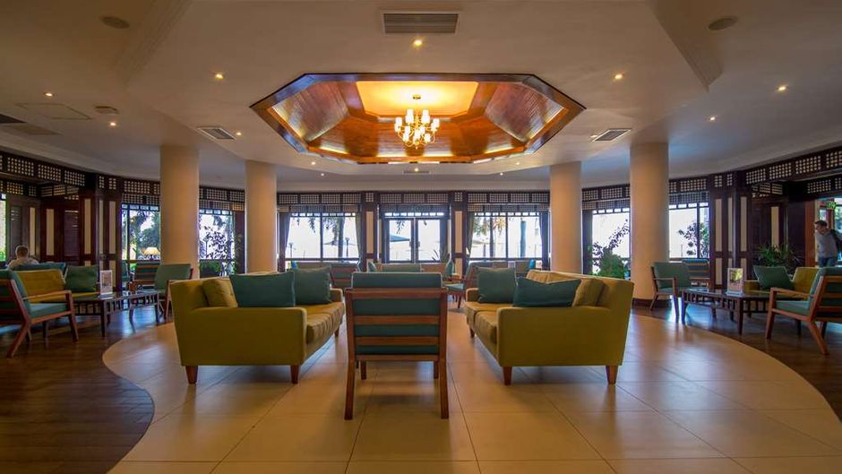 Cardoso Hotel Lobby