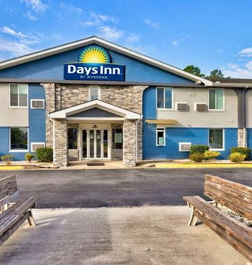 Days Inn by Wyndham Savannah I-95