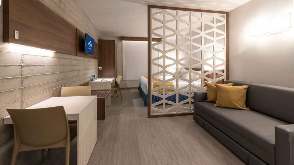 Microtel Inn & Suites Guadalajara Sur Room