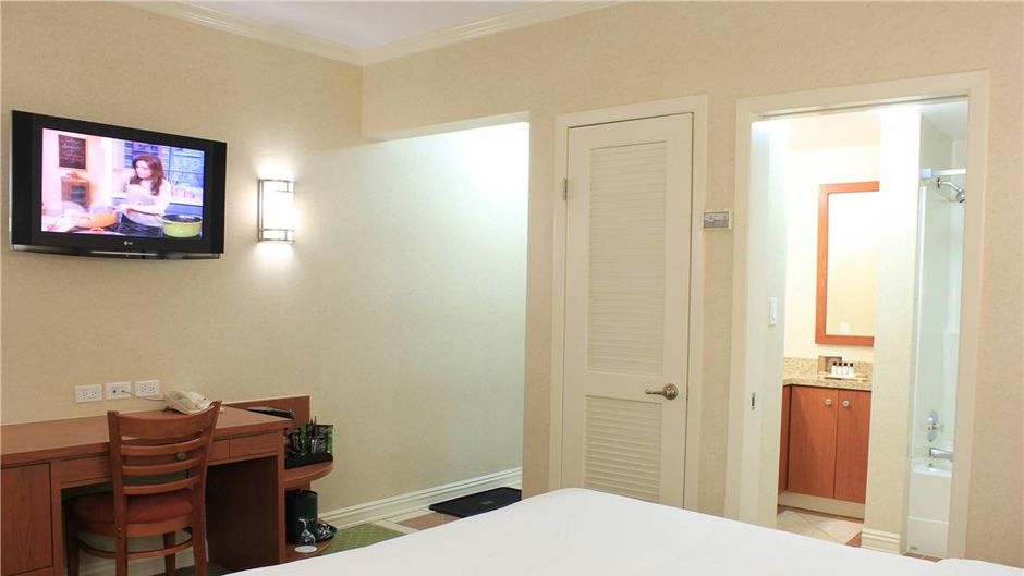 Quality Hotel & Conference Cntr Sawridge Room