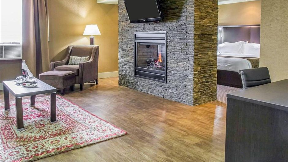 Quality Hotel & Conference Cntr Sawridge Suite